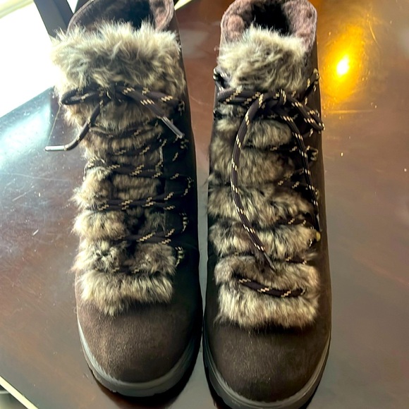BearPaw Alisa NeverWet Dark Brown Suede & Fur LaceUp Boots Size 11 NWOT - Picture 2 of 6